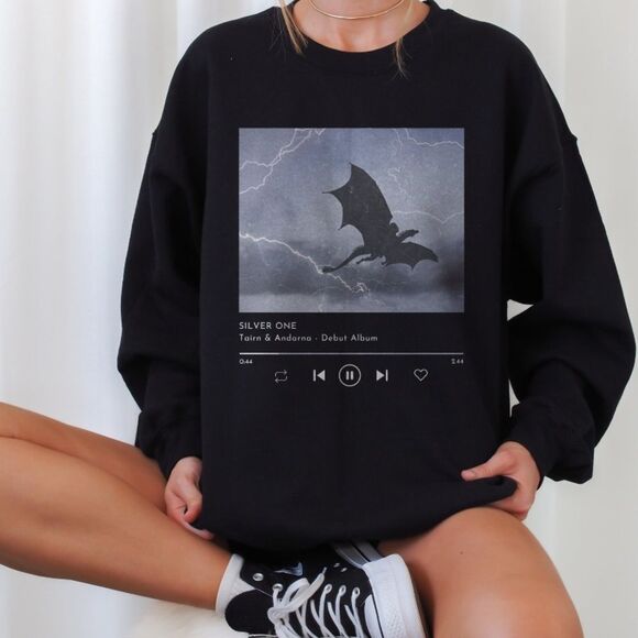 Gildan Tops - Fourth Wing Basgiath War College Unisex Sweatshirt | Size M